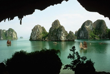 HANOI – HALONG (B, L, D)